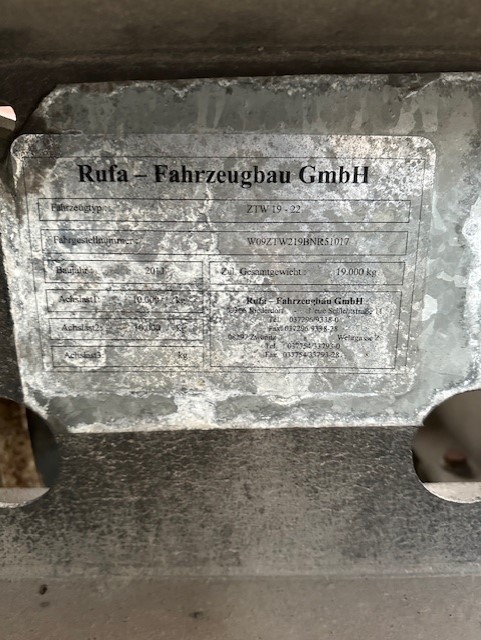 #19677 - Bild: 6 | Remorque à essieu central pour trafic interchangeable | 19 to GG, zwillingsbereift, tiefgekuppelt, Fabrikat Rufa