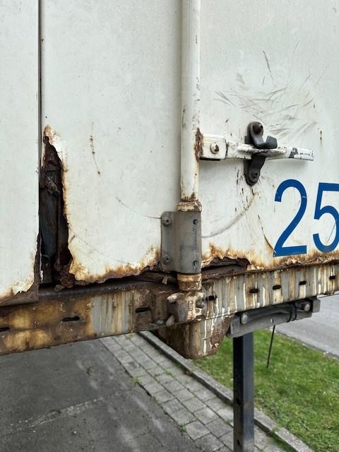 #20973 - Bild: 7 | Wymienna obudowa, gładka stal | BDF-System 7.45m, Heck Portaltüren, Doppelstock und Schlüssellochbleche