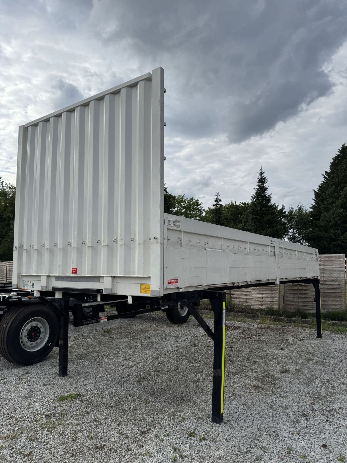 Wechelpritsche, Baustoffausführung | Baustoffausführung BDF-System 7.450 mm lang