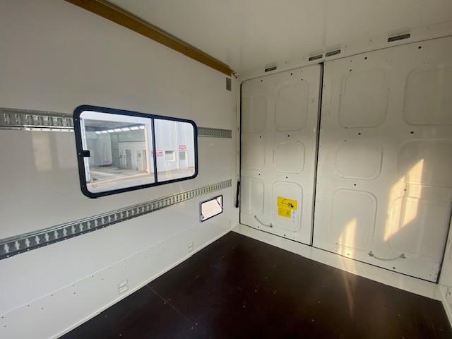 #LA092 - Bild: 12 | Wymienna obudowa, sklejka | BDF-System, 7.450 mm lang, Einbau Fenster + Seitentür