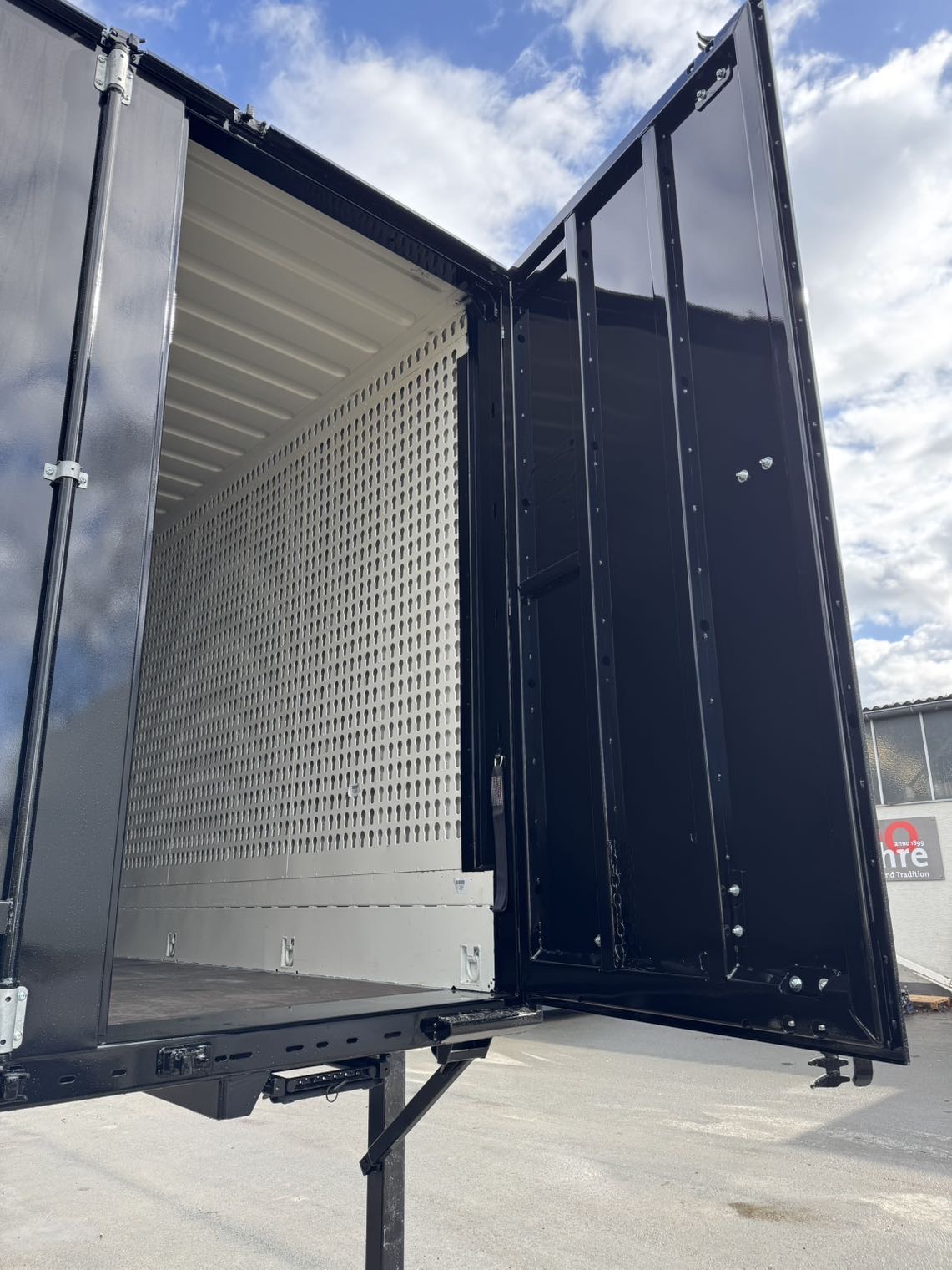 #21890 - Bild: 4 | Wechselkoffer, Stahl glatt | BDF-System 7.450 mm lang, LACK NEU IN SCHWARZ