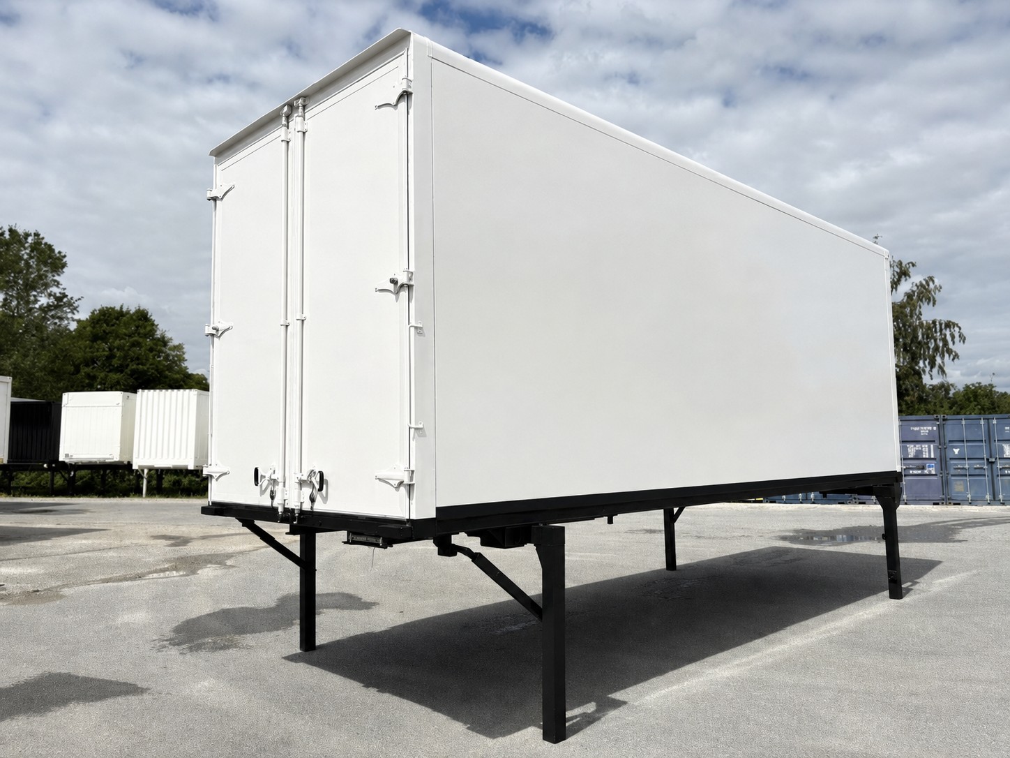 #22012 - Bild: 3 | Wechselkoffer, Alu glatt | BDF-System 7.45 m, Heck Portaltüren