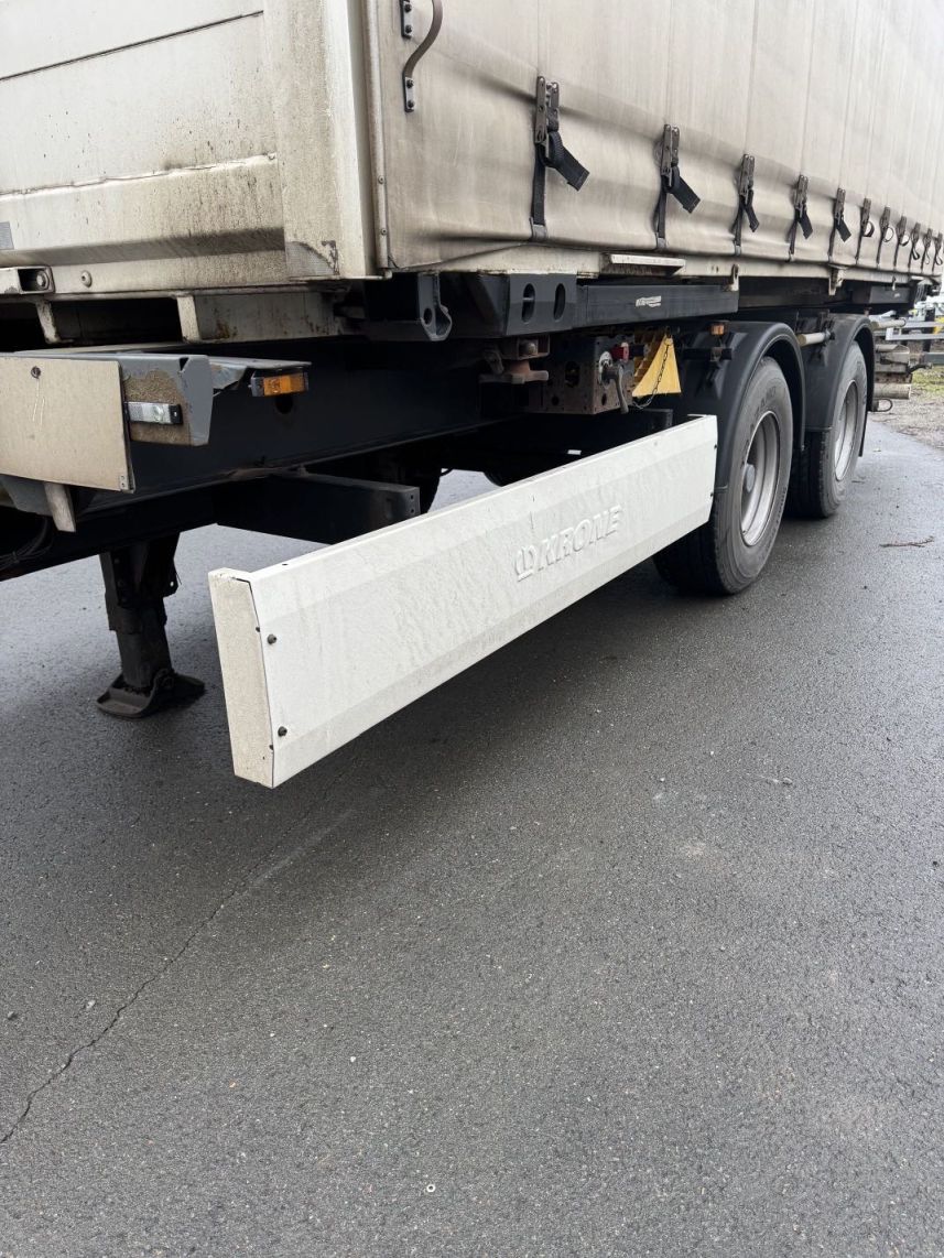 #21866 - Bild: 2 | Remorque à essieu central pour trafic interchangeable | Standard R22,5 hochgekuppelt,