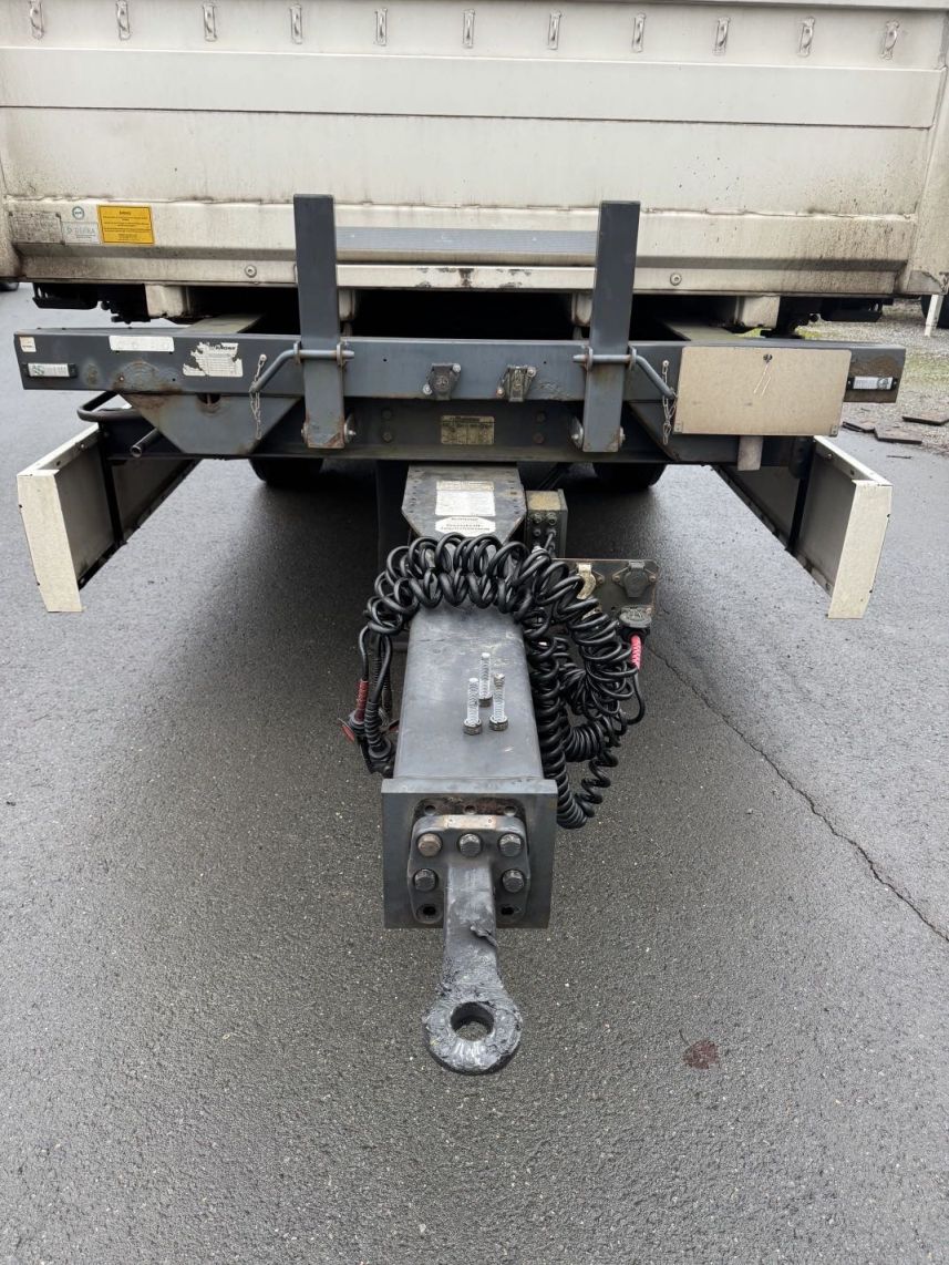 Remorque à essieu central pour trafic interchangeable | Standard R22,5 hochgekuppelt,
