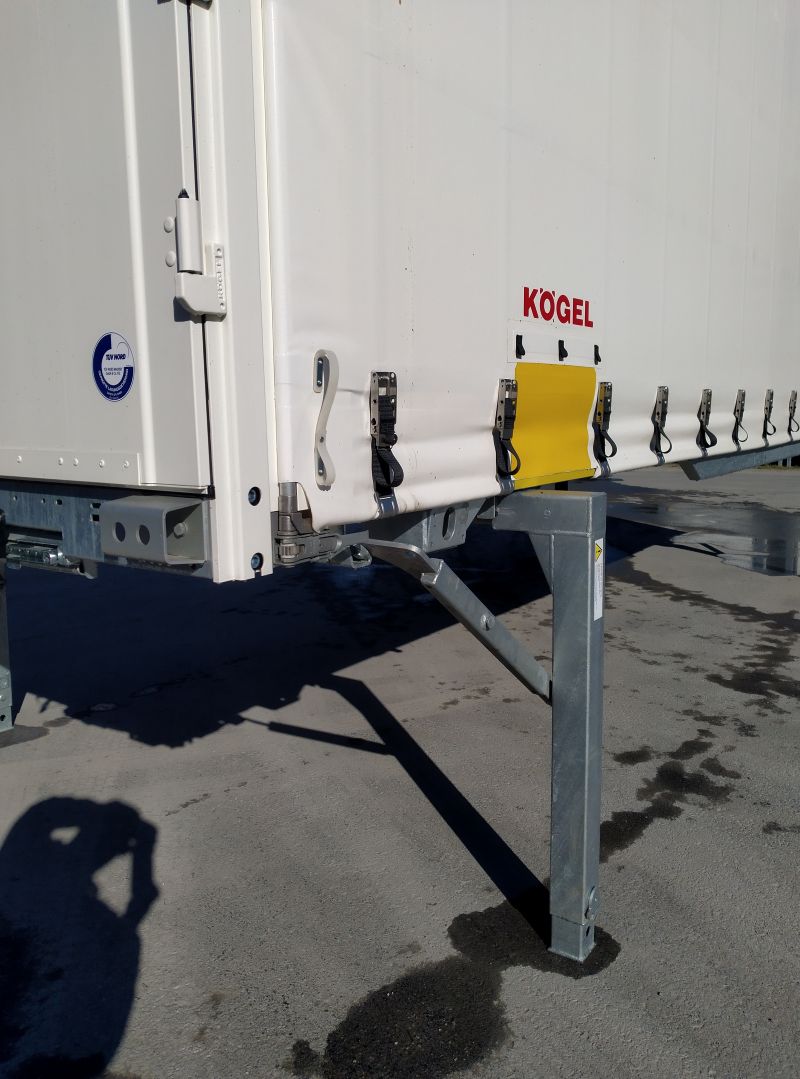 #LA022 - Bild: 9 | Swap-body platform, sliding tarpaulin | BDF-System, 7.450 mm lang, Farbe: weiß