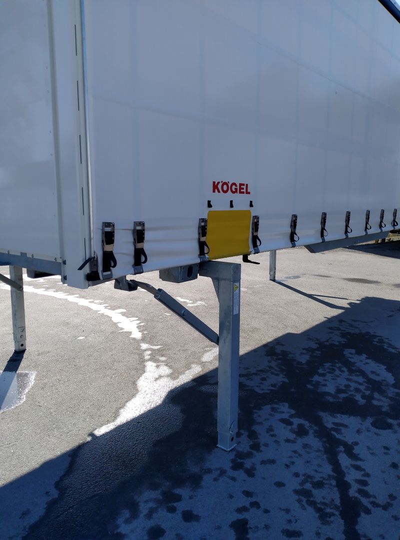 #LA022 - Bild: 11 | Swap-body platform, sliding tarpaulin | BDF-System, 7.450 mm lang, Farbe: weiß
